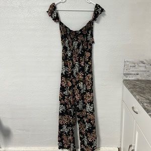 mi ami Off the Shoulder Jumper (Large)